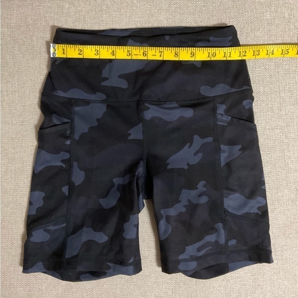 Yogalicious High Waist Squat Proof Side Pocket Shorts - Picture 3 of 9